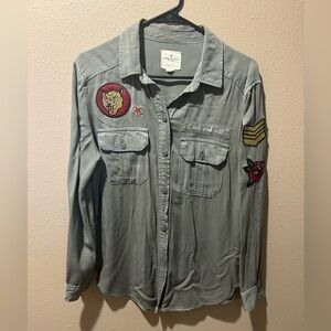 Long sleeve button down with patches‎